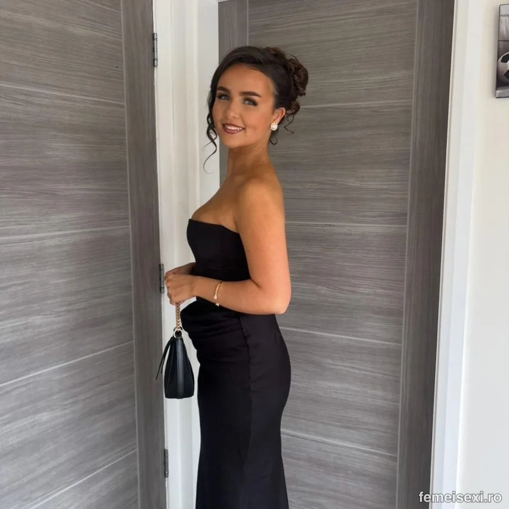 Femeie frumoasă și sexi #825 – Femei sexi, brunetă, slabă