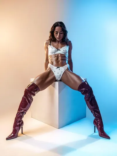 Sportivă sexi #623 – Fitness, brunetă, negresă, sportivă
